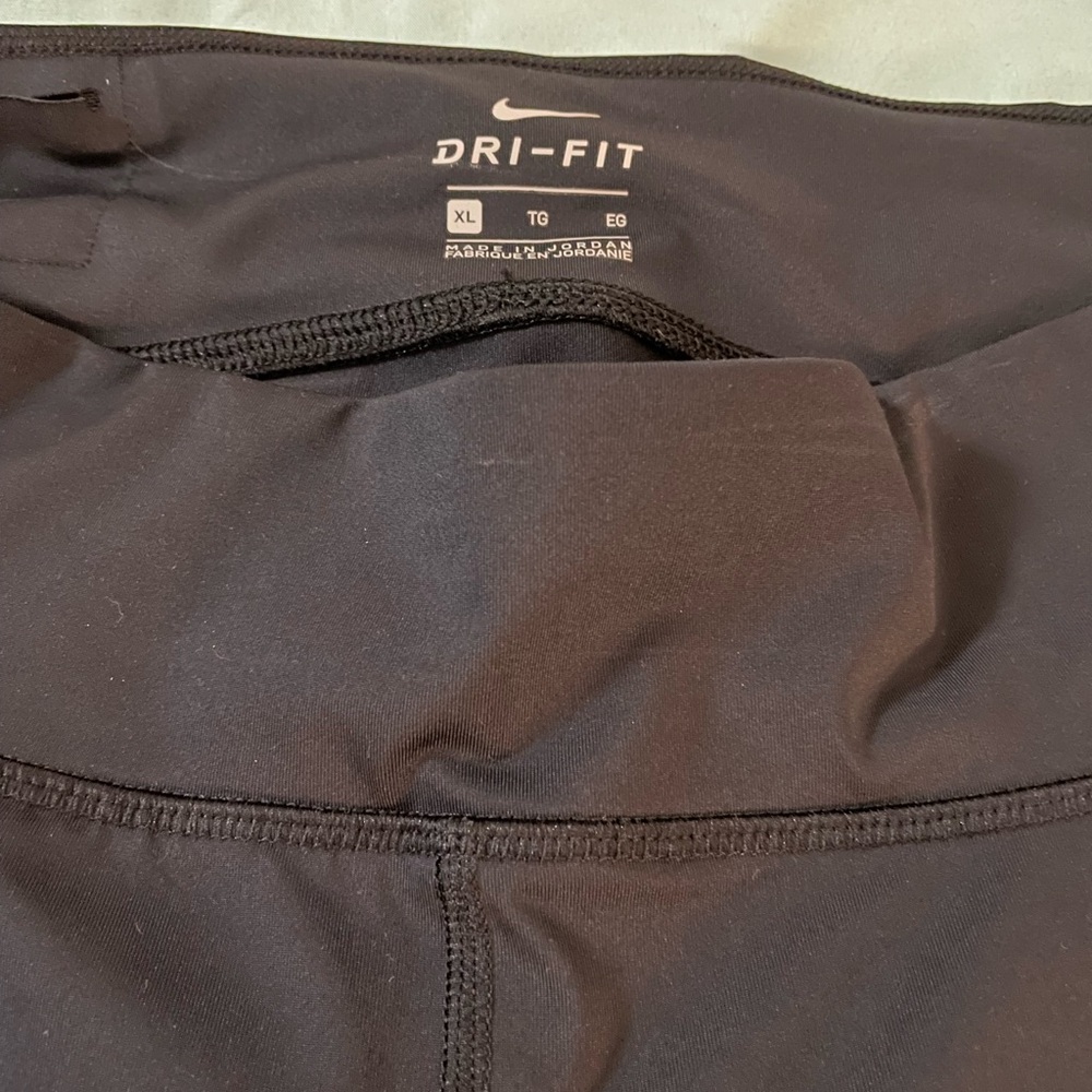 Nike cropped dry fit leggings